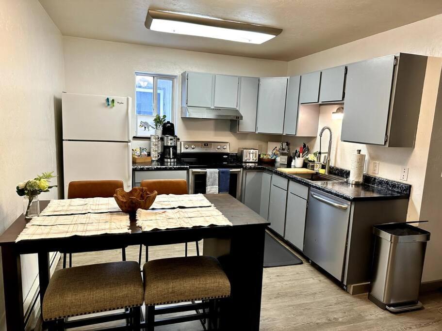 Comfortable 2Br Apt Central Fairbanks Exterior photo
